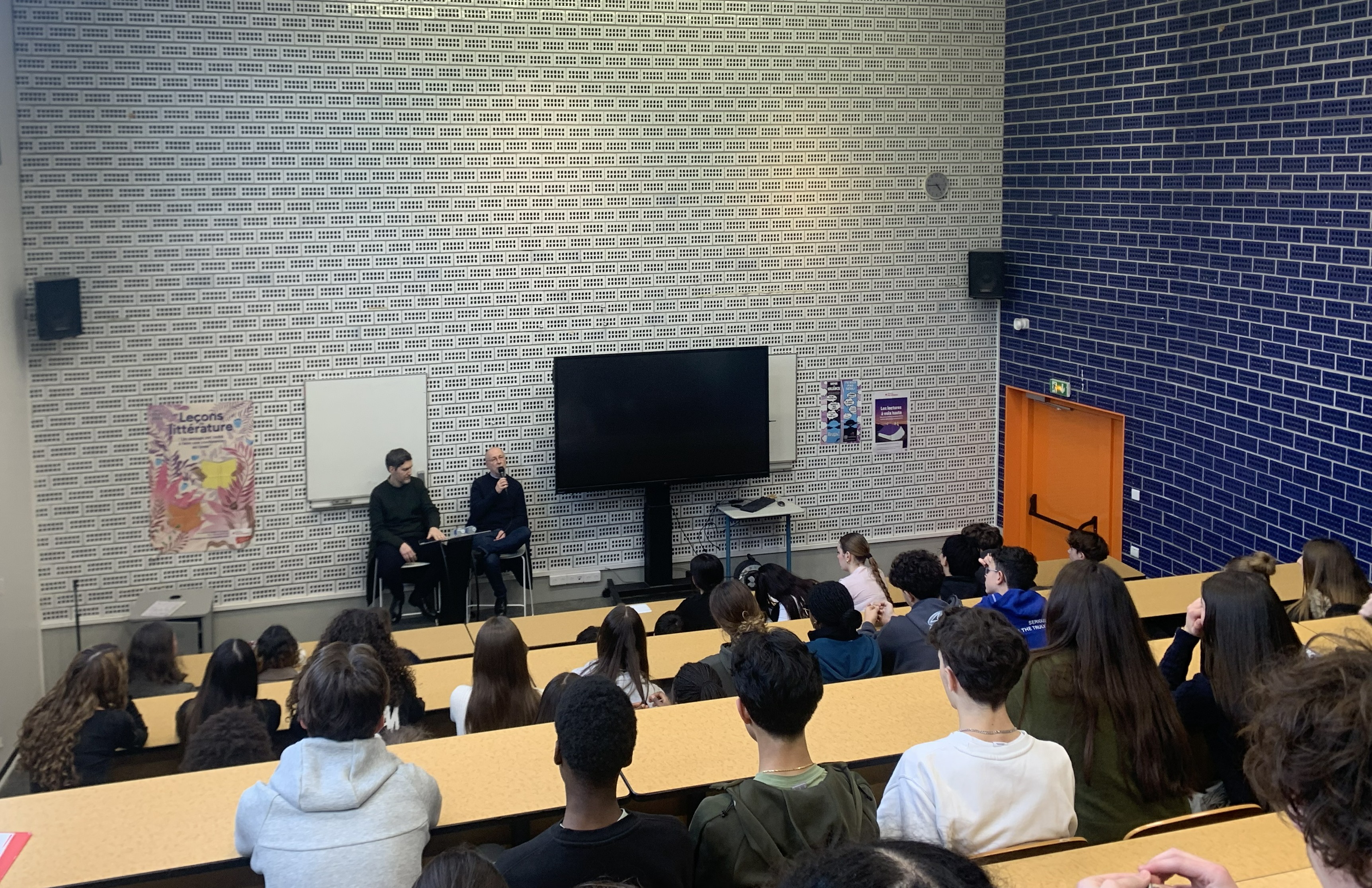 Visuel : Ecrire à quatre mains !