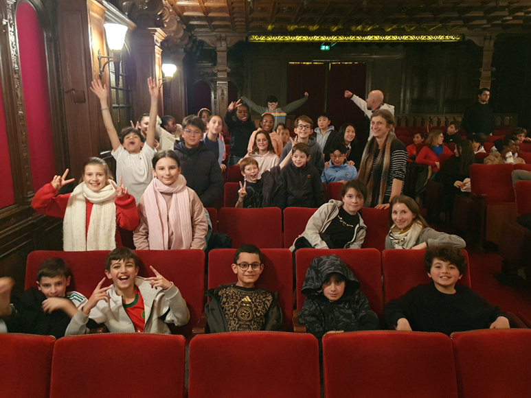 Visuel : Les 6e D au th��tre